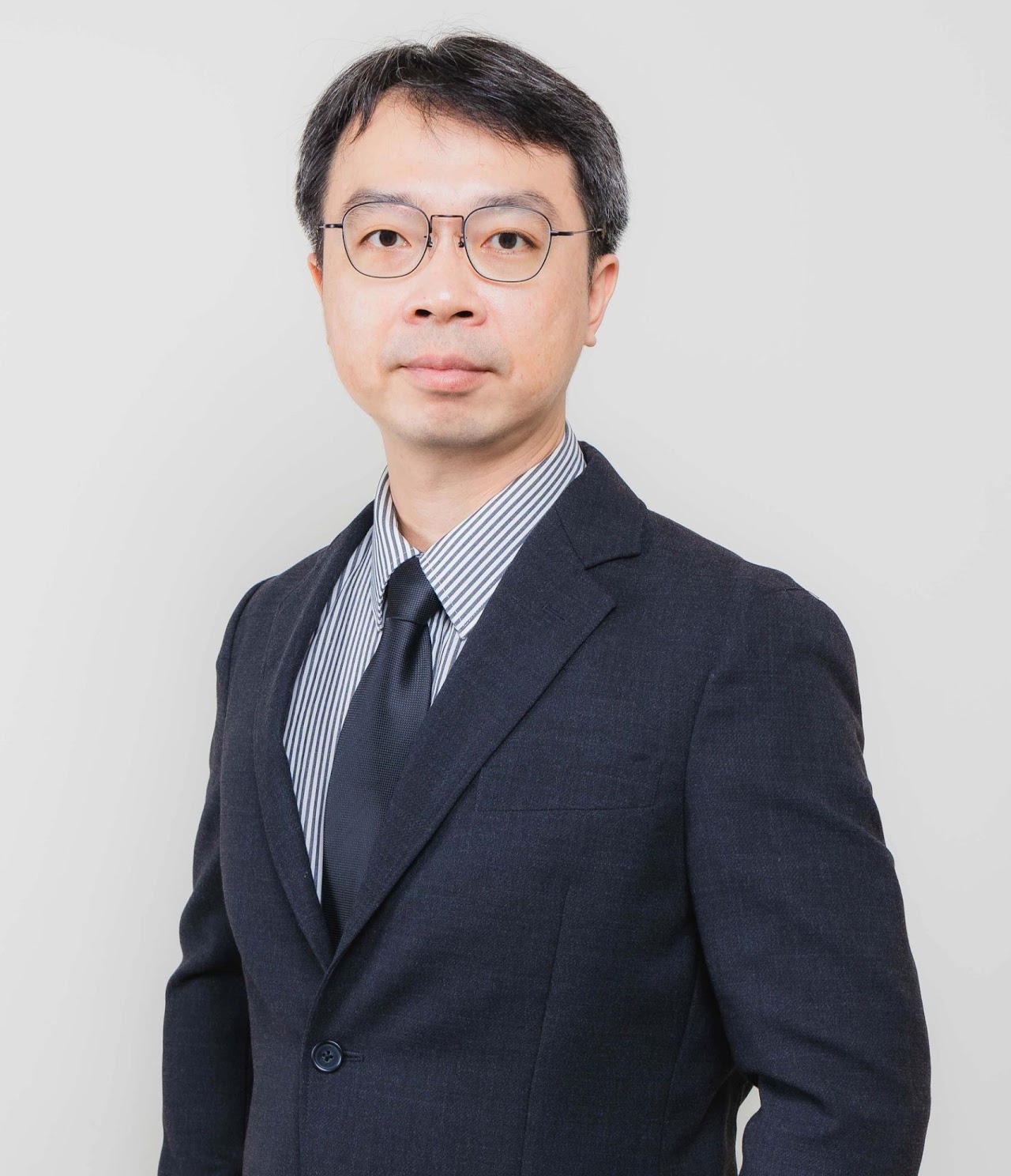 鄭恪亭 特聘教授    兼系主任